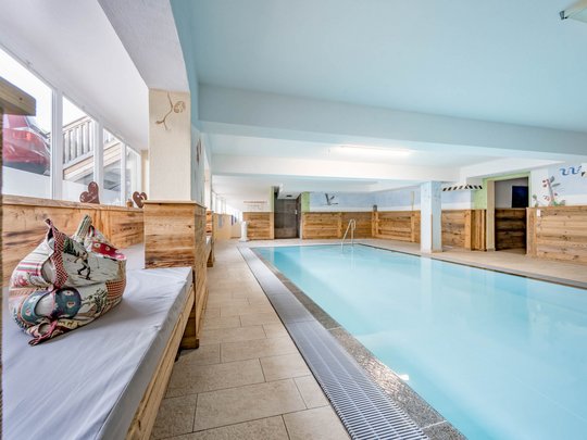 Our water world in Gerlos • Der Grubacher: Eco Hotel in Tyrol Wellness area with indoor pool and seating areas