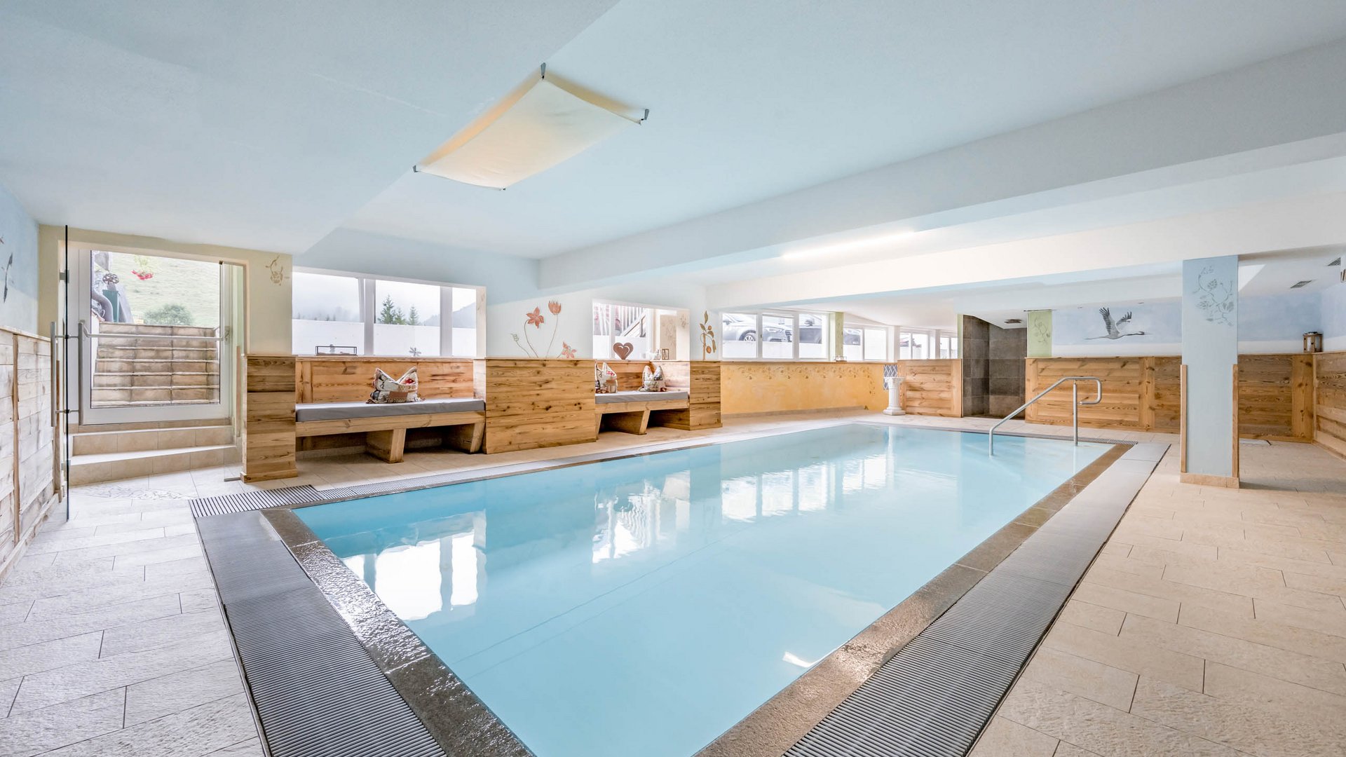 Relax & unwind • Der Grubacher: Eco Hotel in Gerlos Wellness area with indoor pool and seating corners