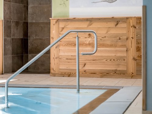 Our water world in Gerlos • Der Grubacher: Eco Hotel in Tyrol Wellness area with indoor pool and shower