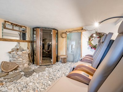 Relax & unwind • Der Grubacher: Eco Hotel in Gerlos Wellness room with infrared cabin and infrared loungers