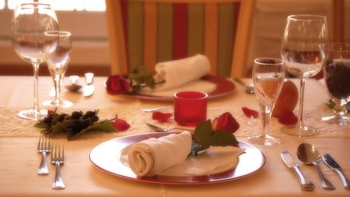 Our water world in Gerlos • Der Grubacher: Eco Hotel in Tyrol Festively set table with roses and wine glasses